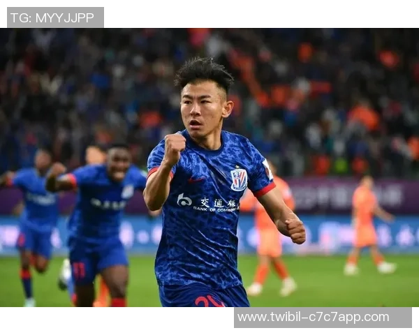 持续啃老！38岁于汉超不退役，赛季9球上海申花就盼望他进球了