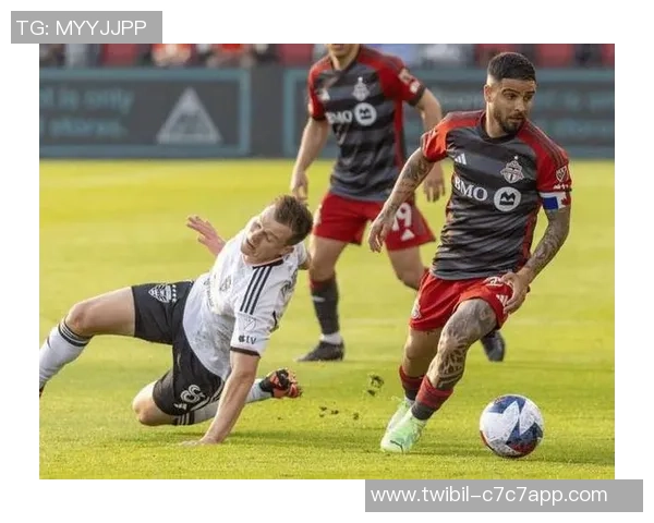 法国杯激战：斯特拉斯堡迎战敦刻尔克，主队优势明显